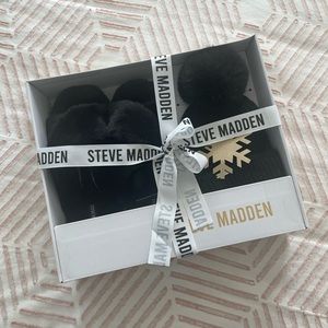 Steve Madden Slipper and PomPom Beanie Gift Set